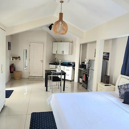 Lovely Studio Apartment With Views Of The Lagoon. Grand Baie Exterior foto